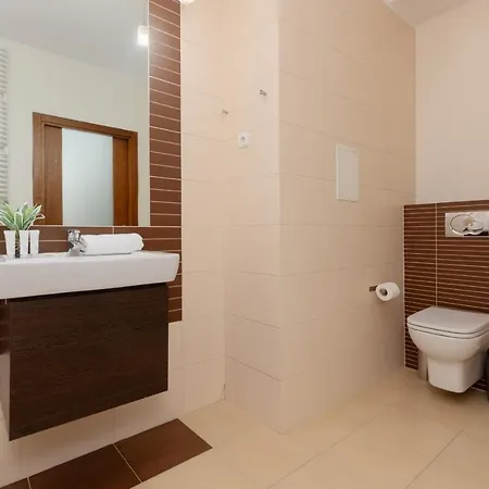 With Study Powstancow Slaskich By Renters * 바르샤바