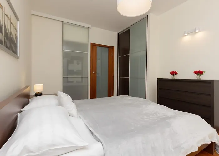 With Study Powstancow Slaskich By Renters Apartman