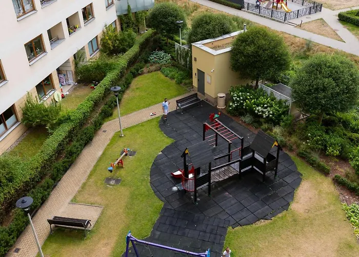 With Study Powstancow Slaskich By Renters Apartman Varsó