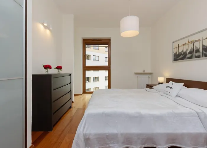 With Study Powstancow Slaskich By Renters Apartman