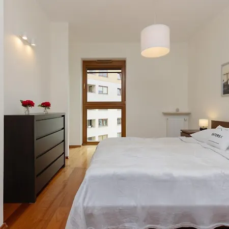 With Study Powstancow Slaskich By Renters Apartment